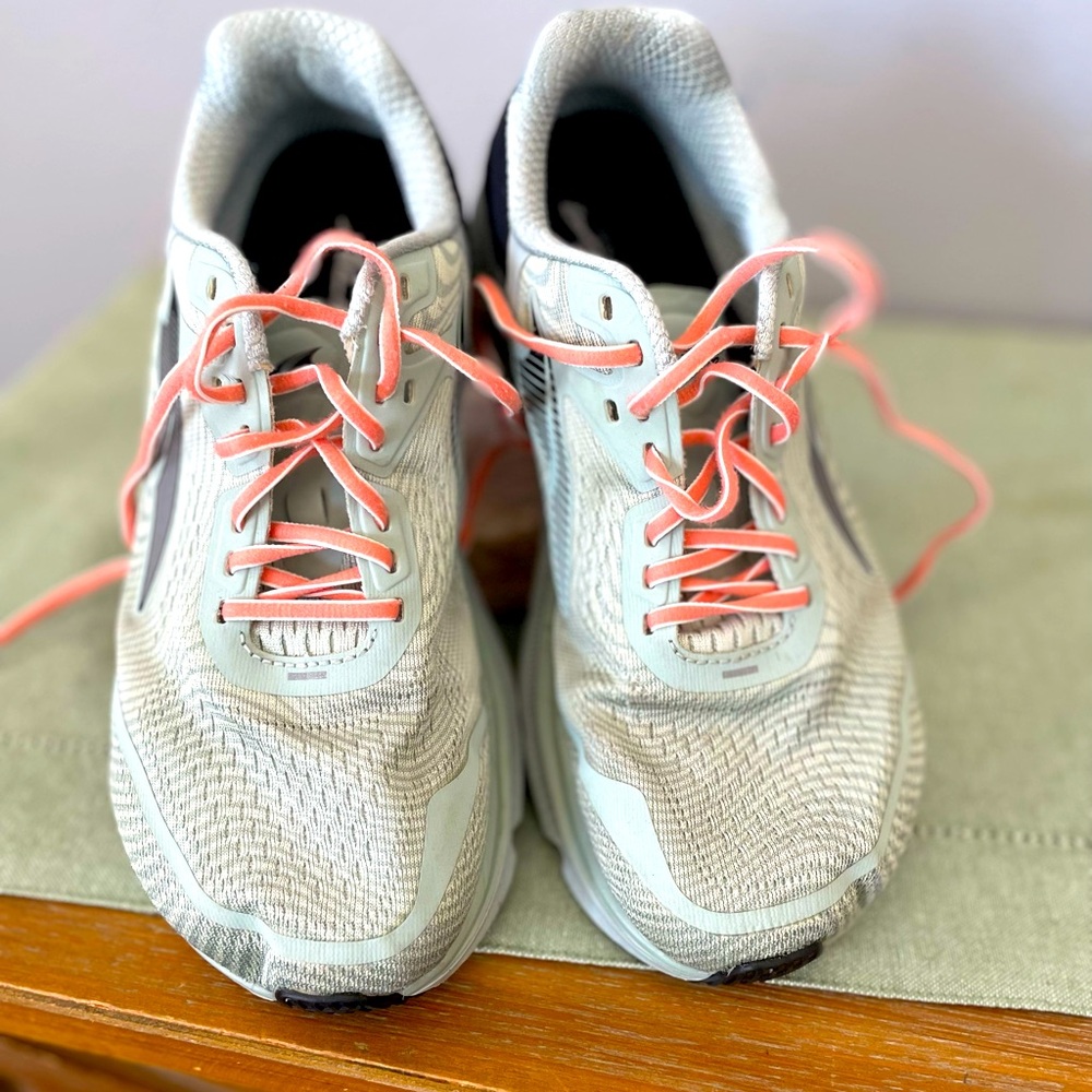 Altra Ego Torin running shoes size 8. Zero drop, wide toe box.